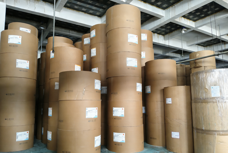 Paper types for paper bags: yellow kraft paper and white kraft paper.